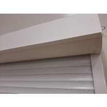 Alu redőny vakolható tokos kivitelben,  szúnyoghálóval kombinálva, egyedi méret szerint